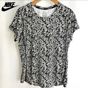 Nike Essential Pronto Black & White Patterned Short Sleeve Dri-Fit Running Top